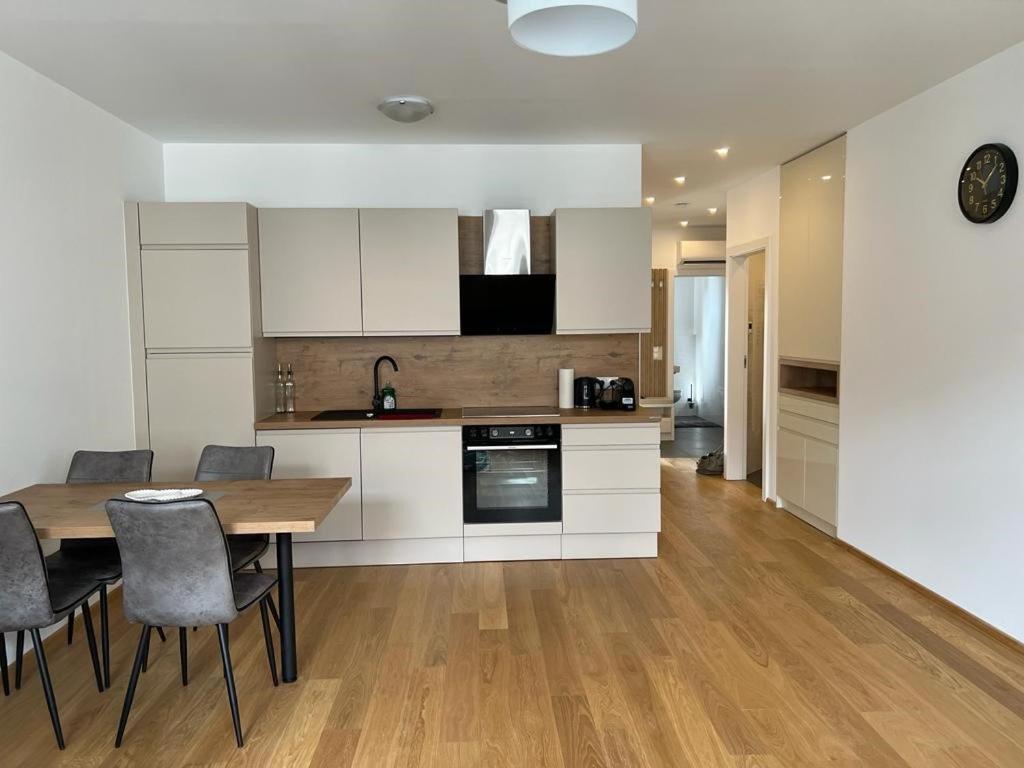 New Central Apartments Westbahnhof 비엔나 외부 사진